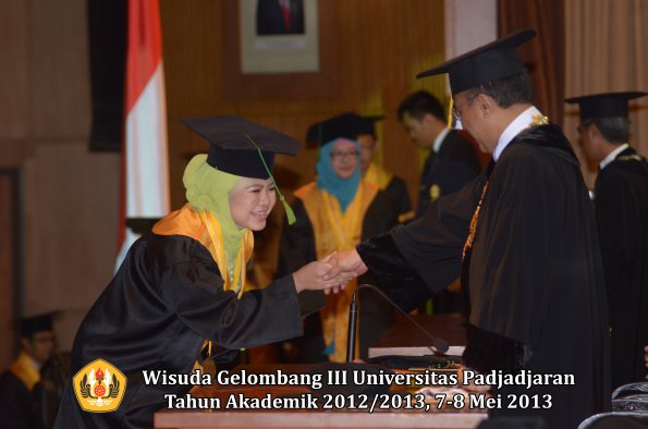 wisuda-unpad-gel-iii-ta-2012_2013-fakultas-kedokteran-oleh-rektor-021