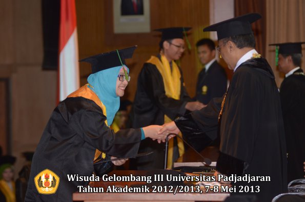 wisuda-unpad-gel-iii-ta-2012_2013-fakultas-kedokteran-oleh-rektor-022