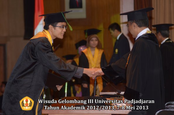 wisuda-unpad-gel-iii-ta-2012_2013-fakultas-kedokteran-oleh-rektor-028