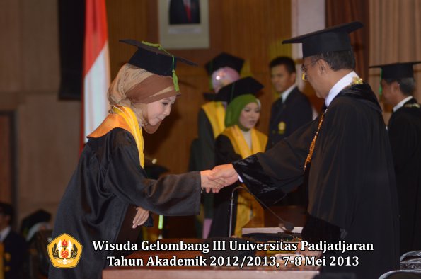 wisuda-unpad-gel-iii-ta-2012_2013-fakultas-kedokteran-oleh-rektor-029