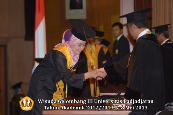 wisuda-unpad-gel-iii-ta-2012_2013-fakultas-kedokteran-oleh-rektor-033