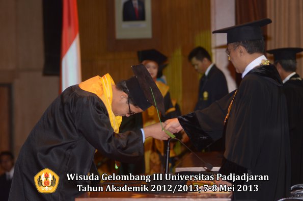 wisuda-unpad-gel-iii-ta-2012_2013-fakultas-kedokteran-oleh-rektor-038