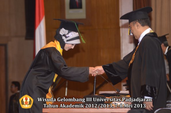 wisuda-unpad-gel-iii-ta-2012_2013-fakultas-kedokteran-oleh-rektor-045