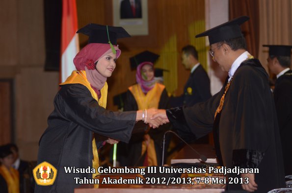 wisuda-unpad-gel-iii-ta-2012_2013-fakultas-kedokteran-oleh-rektor-048