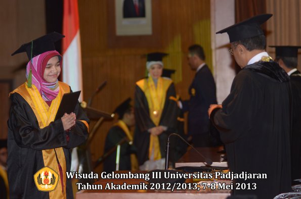 wisuda-unpad-gel-iii-ta-2012_2013-fakultas-kedokteran-oleh-rektor-049