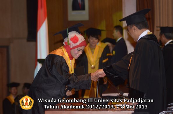 wisuda-unpad-gel-iii-ta-2012_2013-fakultas-kedokteran-oleh-rektor-066