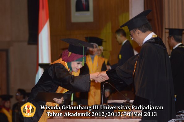 wisuda-unpad-gel-iii-ta-2012_2013-fakultas-kedokteran-oleh-rektor-076