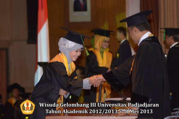 wisuda-unpad-gel-iii-ta-2012_2013-fakultas-kedokteran-oleh-rektor-077