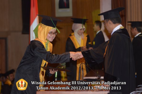 wisuda-unpad-gel-iii-ta-2012_2013-fakultas-kedokteran-oleh-rektor-078