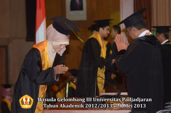 wisuda-unpad-gel-iii-ta-2012_2013-fakultas-kedokteran-oleh-rektor-079