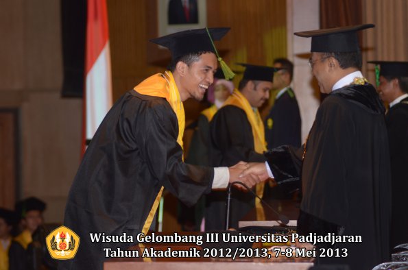 wisuda-unpad-gel-iii-ta-2012_2013-fakultas-kedokteran-oleh-rektor-084