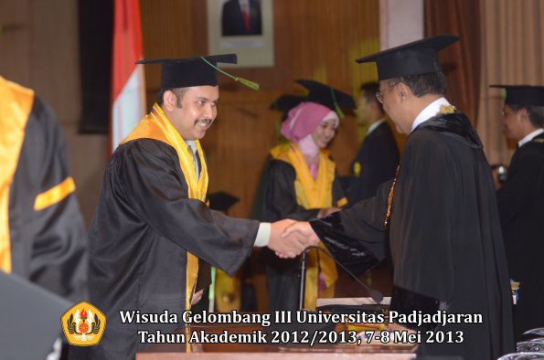 wisuda-unpad-gel-iii-ta-2012_2013-fakultas-kedokteran-oleh-rektor-085