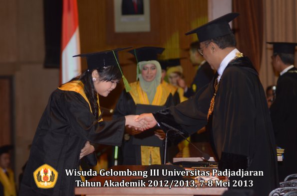 wisuda-unpad-gel-iii-ta-2012_2013-fakultas-kedokteran-oleh-rektor-098