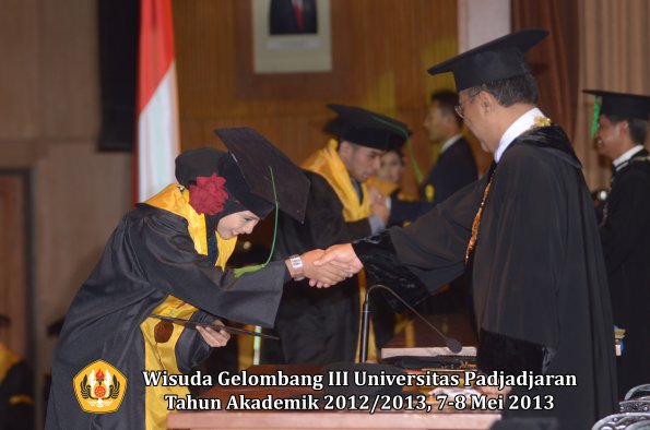 wisuda-unpad-gel-iii-ta-2012_2013-fakultas-kedokteran-oleh-rektor-103