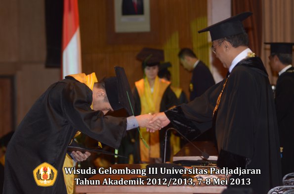 wisuda-unpad-gel-iii-ta-2012_2013-fakultas-kedokteran-oleh-rektor-104