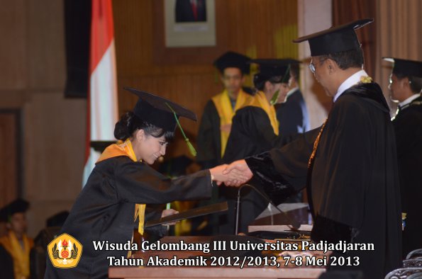 wisuda-unpad-gel-iii-ta-2012_2013-fakultas-kedokteran-oleh-rektor-109