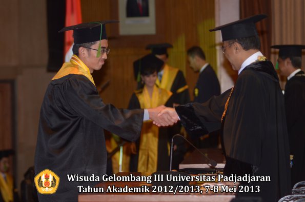 wisuda-unpad-gel-iii-ta-2012_2013-fakultas-kedokteran-oleh-rektor-112