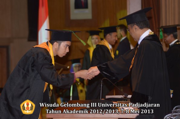 wisuda-unpad-gel-iii-ta-2012_2013-fakultas-kedokteran-oleh-rektor-116