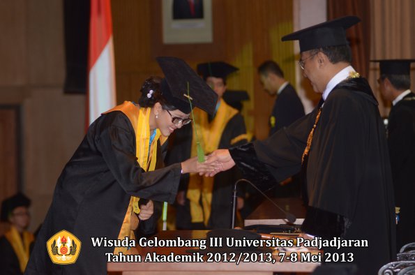 wisuda-unpad-gel-iii-ta-2012_2013-fakultas-kedokteran-oleh-rektor-123