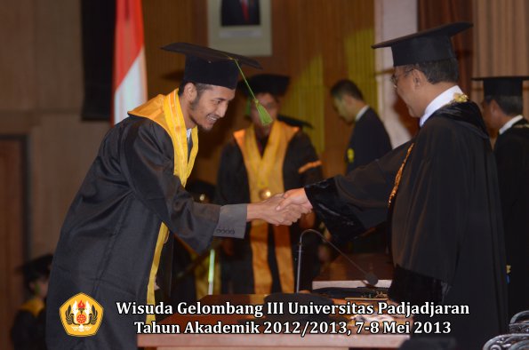 wisuda-unpad-gel-iii-ta-2012_2013-fakultas-kedokteran-oleh-rektor-126