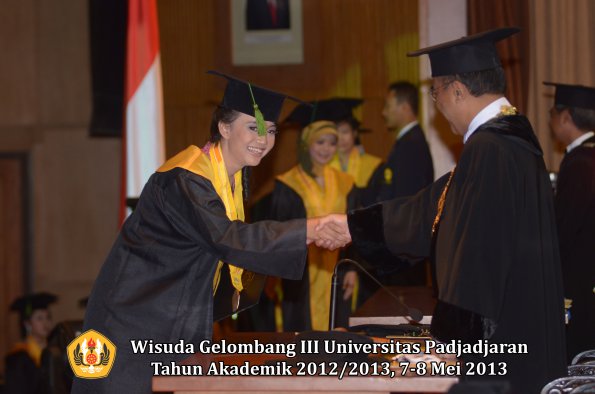 wisuda-unpad-gel-iii-ta-2012_2013-fakultas-kedokteran-oleh-rektor-131