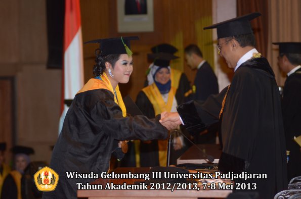 wisuda-unpad-gel-iii-ta-2012_2013-fakultas-kedokteran-oleh-rektor-139