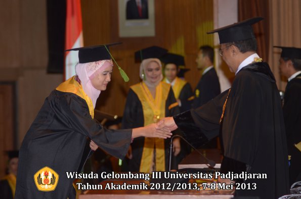 wisuda-unpad-gel-iii-ta-2012_2013-fakultas-kedokteran-oleh-rektor-142