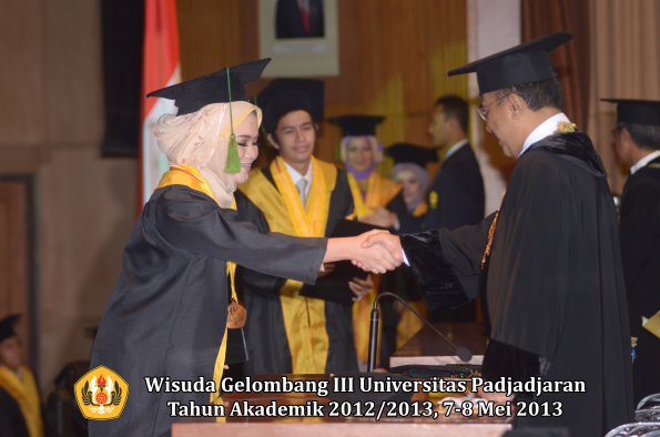 wisuda-unpad-gel-iii-ta-2012_2013-fakultas-kedokteran-oleh-rektor-143