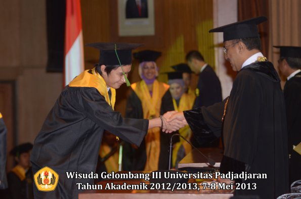 wisuda-unpad-gel-iii-ta-2012_2013-fakultas-kedokteran-oleh-rektor-144