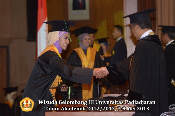 wisuda-unpad-gel-iii-ta-2012_2013-fakultas-kedokteran-oleh-rektor-145