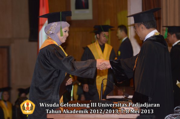 wisuda-unpad-gel-iii-ta-2012_2013-fakultas-kedokteran-oleh-rektor-146