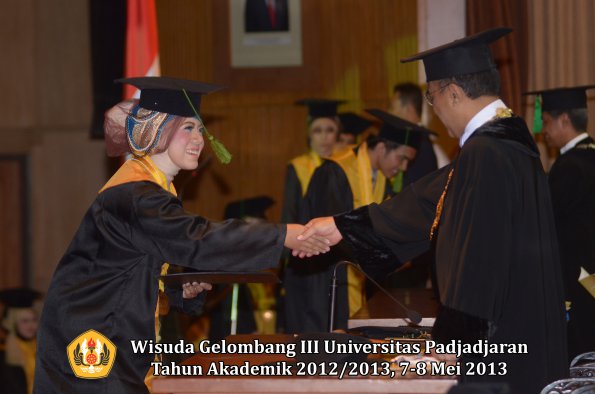 wisuda-unpad-gel-iii-ta-2012_2013-fakultas-kedokteran-oleh-rektor-148