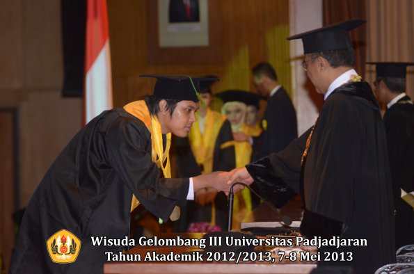 wisuda-unpad-gel-iii-ta-2012_2013-fakultas-kedokteran-oleh-rektor-151