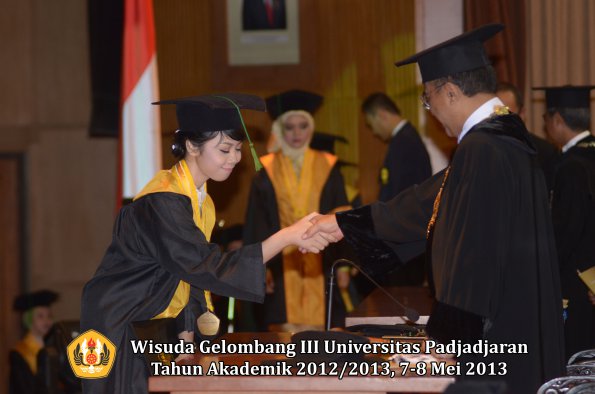 wisuda-unpad-gel-iii-ta-2012_2013-fakultas-kedokteran-oleh-rektor-152