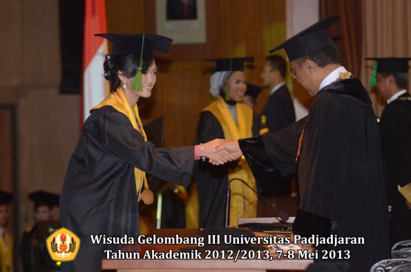 wisuda-unpad-gel-iii-ta-2012_2013-fakultas-kedokteran-oleh-rektor-154