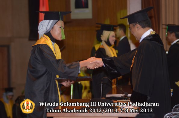 wisuda-unpad-gel-iii-ta-2012_2013-fakultas-kedokteran-oleh-rektor-155