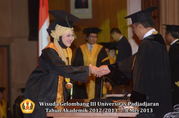 wisuda-unpad-gel-iii-ta-2012_2013-fakultas-kedokteran-oleh-rektor-156