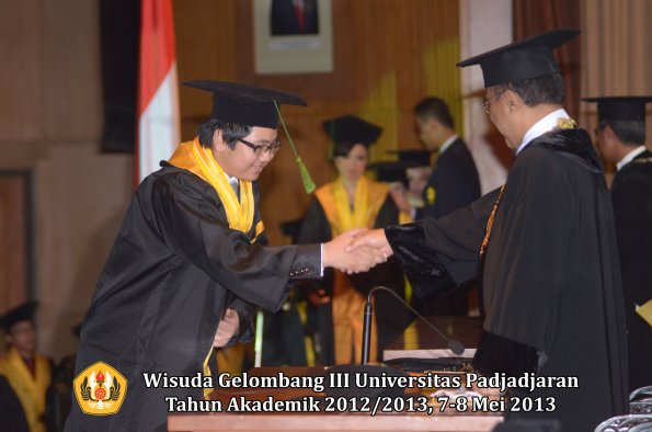 wisuda-unpad-gel-iii-ta-2012_2013-fakultas-kedokteran-oleh-rektor-157