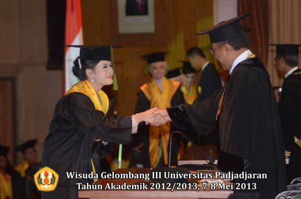 wisuda-unpad-gel-iii-ta-2012_2013-fakultas-kedokteran-oleh-rektor-159