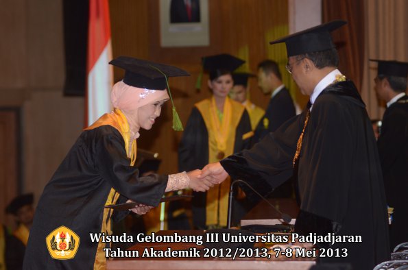 wisuda-unpad-gel-iii-ta-2012_2013-fakultas-kedokteran-oleh-rektor-161