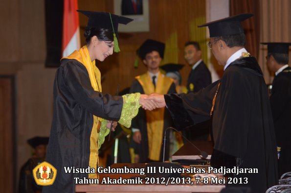 wisuda-unpad-gel-iii-ta-2012_2013-fakultas-kedokteran-oleh-rektor-162