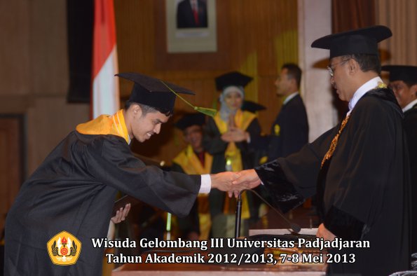 wisuda-unpad-gel-iii-ta-2012_2013-fakultas-kedokteran-oleh-rektor-163