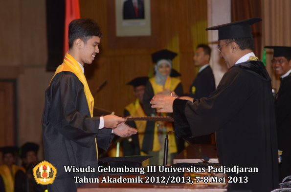 wisuda-unpad-gel-iii-ta-2012_2013-fakultas-kedokteran-oleh-rektor-164