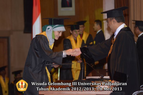 wisuda-unpad-gel-iii-ta-2012_2013-fakultas-kedokteran-oleh-rektor-166