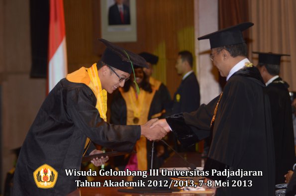 wisuda-unpad-gel-iii-ta-2012_2013-fakultas-kedokteran-oleh-rektor-168