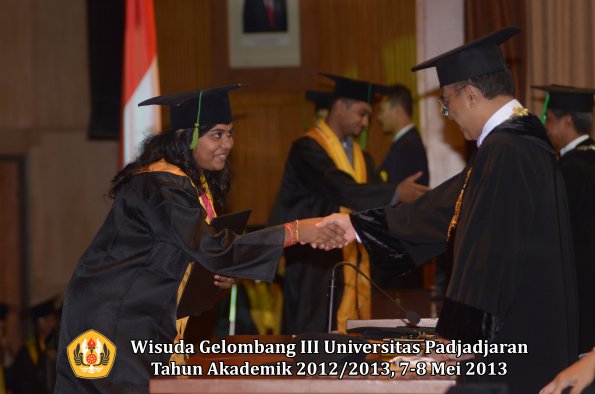 wisuda-unpad-gel-iii-ta-2012_2013-fakultas-kedokteran-oleh-rektor-169