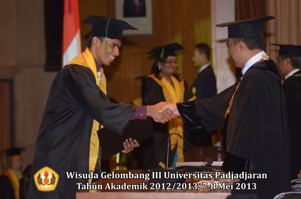 wisuda-unpad-gel-iii-ta-2012_2013-fakultas-kedokteran-oleh-rektor-171