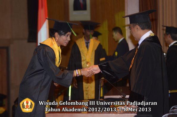 wisuda-unpad-gel-iii-ta-2012_2013-fakultas-kedokteran-oleh-rektor-173