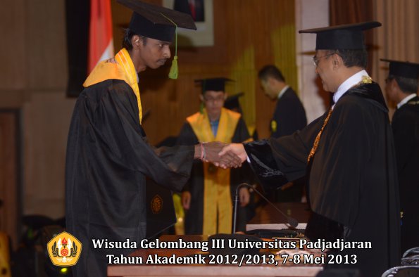 wisuda-unpad-gel-iii-ta-2012_2013-fakultas-kedokteran-oleh-rektor-174