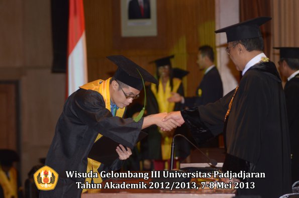 wisuda-unpad-gel-iii-ta-2012_2013-fakultas-kedokteran-oleh-rektor-175